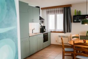 Kuchnia lub aneks kuchenny w obiekcie Apartment Weitblick - Almresort Gerlitzen