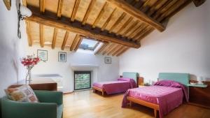 A bed or beds in a room at Villa Croci 26 Még 37 kép