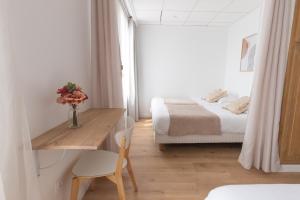 Postel nebo postele na pokoji v ubytování Hôtel Porte Mars Reims Gare Centre Arena
