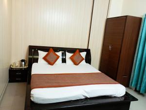 Postel nebo postele na pokoji v ubytování Hotel Home Stay Dwarka