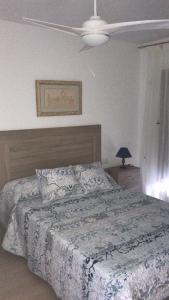 Posteľ alebo postele v izbe v ubytovaní APARTAMENTOS SOL ANDALUZ - GOYA