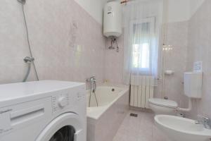 Ein Badezimmer in der Unterkunft Apartment Silvio 1779