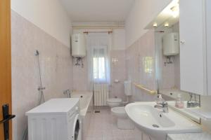 Ein Badezimmer in der Unterkunft Apartment Silvio 1779