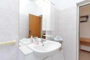 Ein Badezimmer in der Unterkunft Apartment Silvio 1779