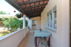 Ein Balkon oder eine Terrasse in der Unterkunft Apartment Silvio 1779