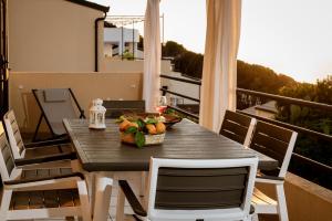 a table with a basket of fruit on a balcony at Orizzonte Blu in Cefalù