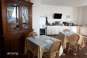 TV a/nebo společenská místnost v ubytování Jazz Hotel