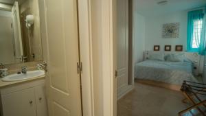 Łóżko lub łóżka w pokoju w obiekcie Apartamento Los Patos Beach