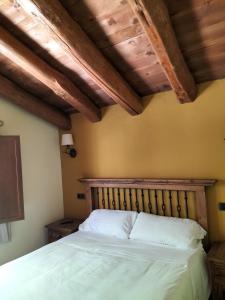 A bed or beds in a room at Hotel Molino Alto