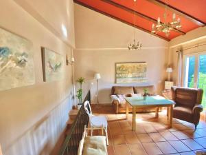 A seating area at Casa Rural La Senda de Aroche Még 10 kép