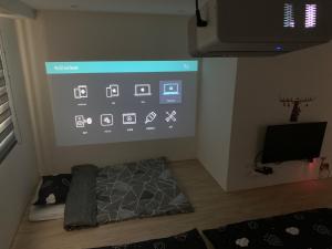 TV/Unterhaltungsangebot in der Unterkunft One Roll Stone Homestay