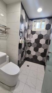 Ein Badezimmer in der Unterkunft One Roll Stone Homestay