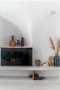 TV a/nebo společenská místnost v ubytování Wine and Yard Caves