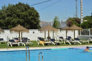 Bazén v ubytování Hostal El Capi nebo v jeho okolí