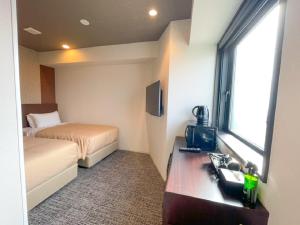 Letto o letti in una camera di HOTEL LiVEMAX BUDGET Nagoya Shinkansen-guchi
