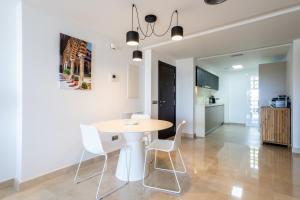 Kép Apartment in Elviria with sea view szállásáról Ojénben a galériában Még 13 kép
