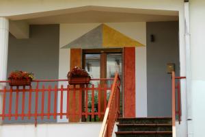 Rõdu või terrass majutusasutuses Lucantò Accommodations