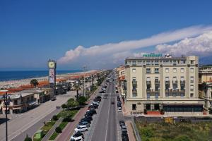 
a city street filled with lots of tall buildings at Hotel President in Viareggio

