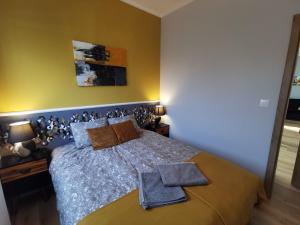 Łóżko lub łóżka w pokoju w obiekcie Chcę tu zostać Apartamenty Gdynia