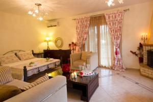 Posteľ alebo postele v izbe v ubytovaní Angel Villa - Thassos Town