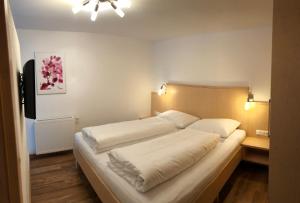 Posteľ alebo postele v izbe v ubytovaní Hotel Garni Central - Zimmer - Studios - Apartments