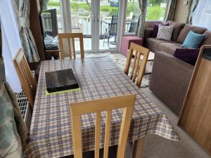 Fotografie z fotogalerie ubytování Lakeside Cotswold Holiday Home v destinaci Cirencester