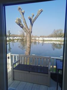 Fotografie z fotogalerie ubytování Lakeside Cotswold Holiday Home v destinaci Cirencester