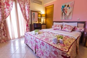 Posteľ alebo postele v izbe v ubytovaní Angel Villa - Thassos Town