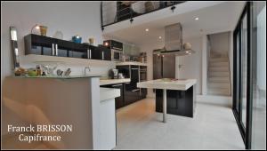 Kuchyň nebo kuchyňský kout v ubytování Le Patio Centre ville PEZENAS