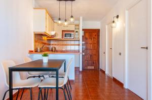 A kitchen or kitchenette at Las Vistas Ocean View PH08 Még 32 kép