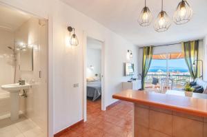 A bathroom at Las Vistas Ocean View PH08