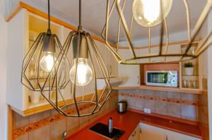 A kitchen or kitchenette at Las Vistas Ocean View PH08