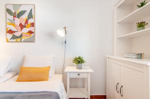 A bed or beds in a room at Las Vistas Ocean View PH08