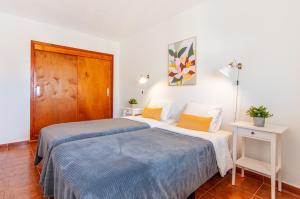 A bed or beds in a room at Las Vistas Ocean View PH08