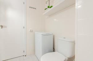 A bathroom at Las Vistas Ocean View PH08