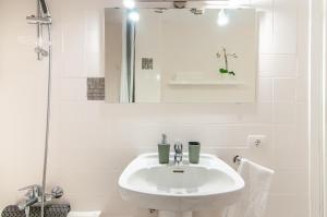 A bathroom at Las Vistas Ocean View PH08