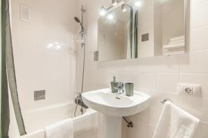 A bathroom at Las Vistas Ocean View PH08