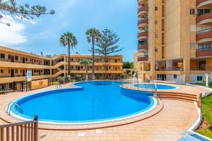 The swimming pool at or close to Las Vistas Ocean View PH08