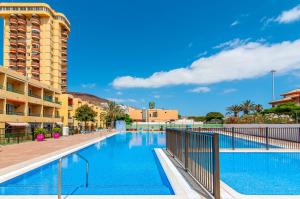 The swimming pool at or close to Las Vistas Ocean View PH08