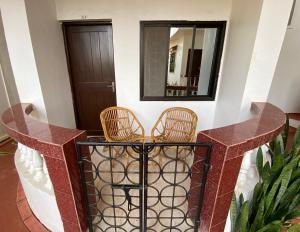 Гостиная зона в SHANU'S SEASIDE INN - A Family-Run Guesthouse just 100 metres from Candolim Beach