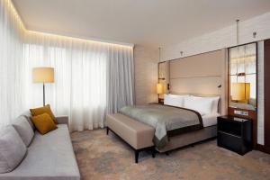 Postel nebo postele na pokoji v ubytování InterContinental Berlin by IHG