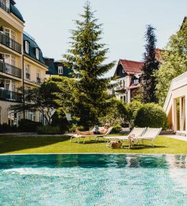 Bazén v ubytování Falkensteiner Spa Resort Marianske Lazne nebo v jeho okolí