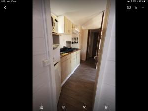 Kuchyňa alebo kuchynka v ubytovaní Gîte Panda house
