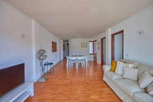 אזור ישיבה ב-Nura Houses Apartment Magaluf 3