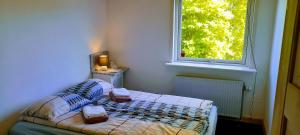 Un pat sau paturi într-o cameră la Accomodation at Jasmin house