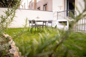 a table and chairs in the yard of a house at GREEN APPART2 La Doller avec Jardin Privé in Mulhouse