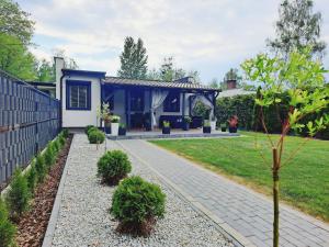 Vonkajšia záhrada v ubytovaní APARTAMENT MIERZYN