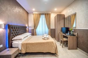 Uma cama ou camas num quarto em Hotel Centro Cavour Roma