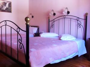 Posteľ alebo postele v izbe v ubytovaní Guesthouse Kolenti