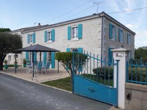 a house with blue shutters and a blue gate at Logis de LANGE apt les Ecureuils in Saint-Hilaire-la-Palud